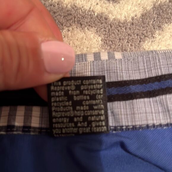 JOSEPH Abboud Men's Blue and White Plaid Collared Button Down.  Size Medium - Picture 6 of 7